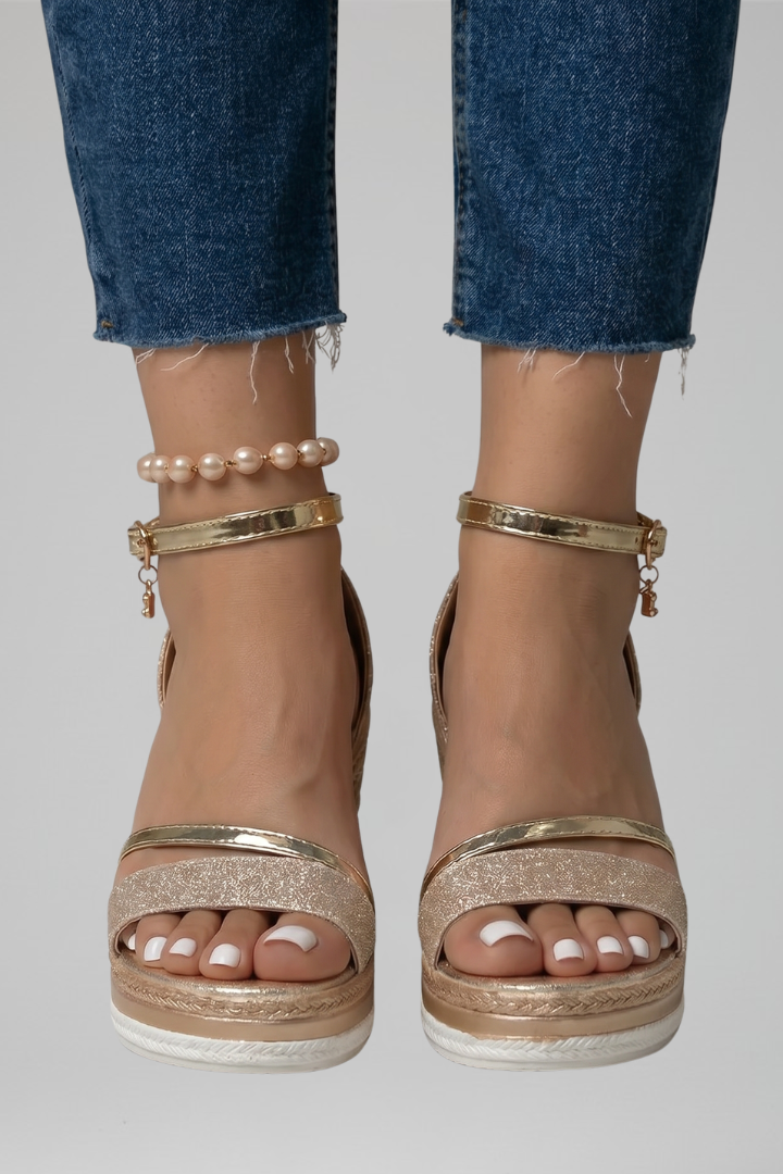Cushioned orthopedic sandals in gold