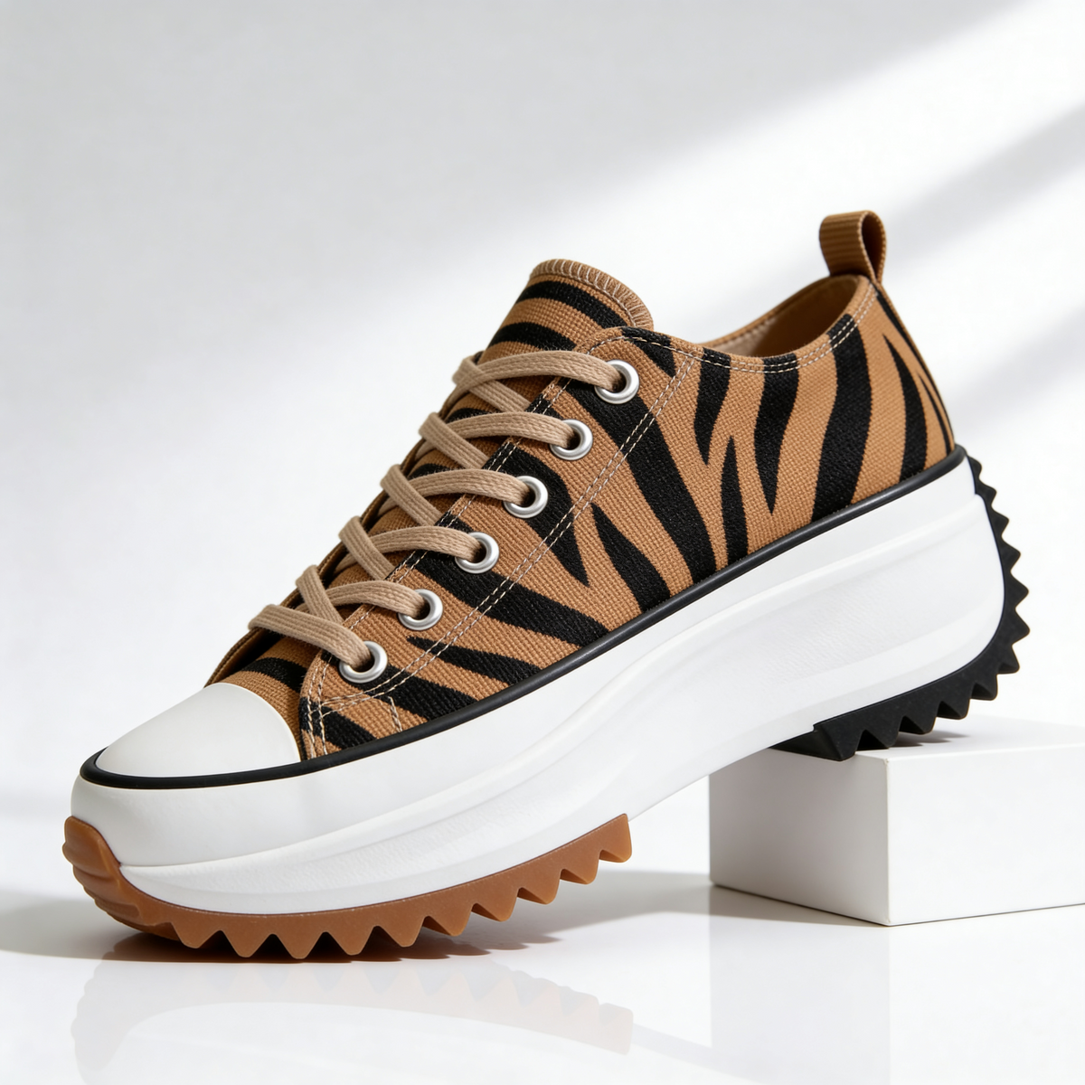 Lofa single sneaker view